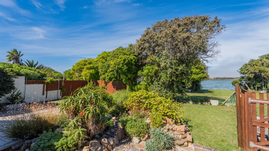 5 Bedroom Property for Sale in Zeekoevlei Western Cape